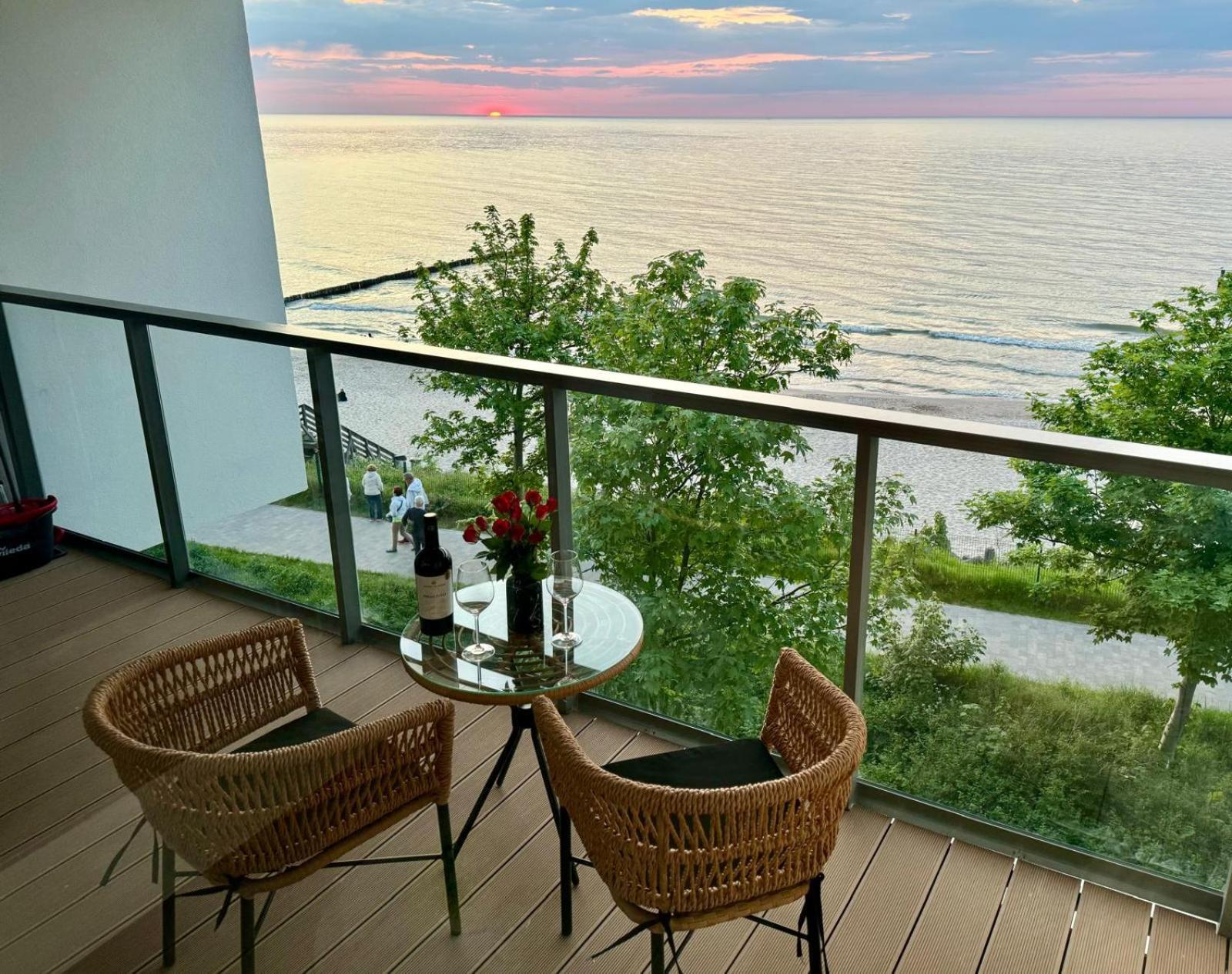 Apartament Z Widokiem Na Morze- Ustronie Apartments Nadmorski Luksus Apartamenty Устроне-Морске Экстерьер фото